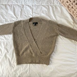 F21 PLUNGED CROPPED SWEATER